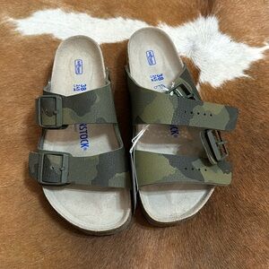 NWT Birkenstock Arizona Green Camo Dessert Soil Sandals 38